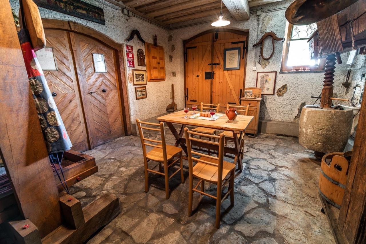 Authentic Countryside Villa With Hot Tub Veliki Kamen Δωμάτιο φωτογραφία